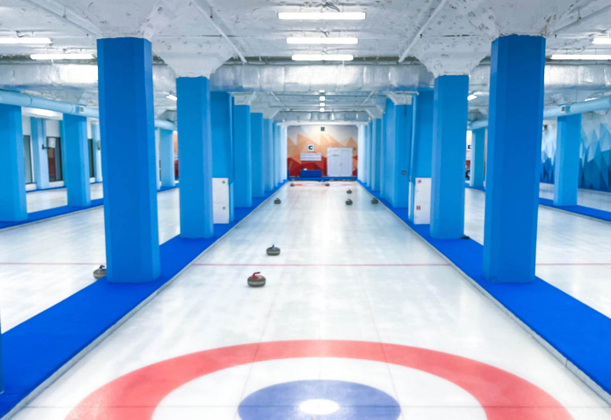 Curling field.